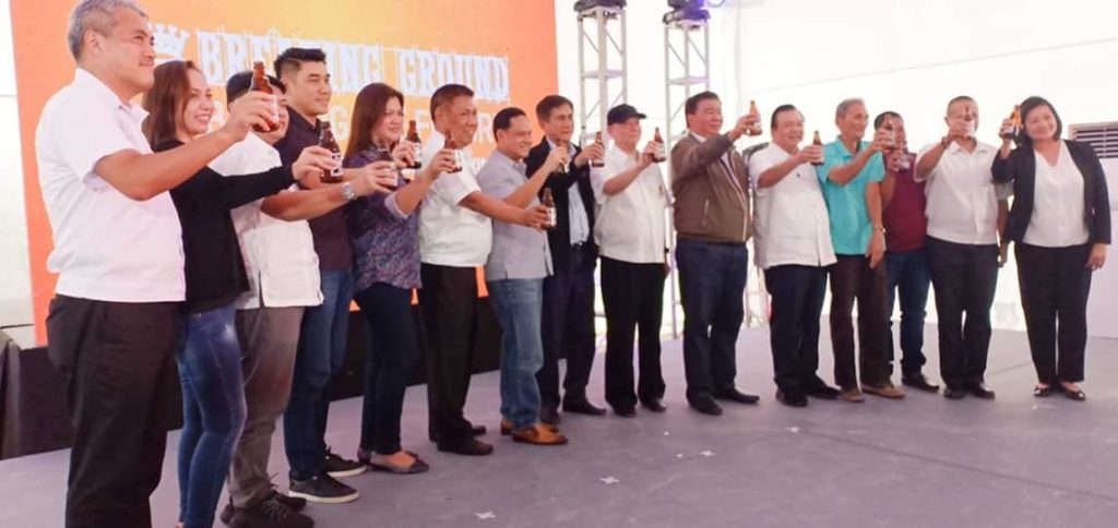 Iloilo officials led by Gov. Arthur Defensor Jr. and Mayor Jerry Trenas with Sen. Franklin Drilon