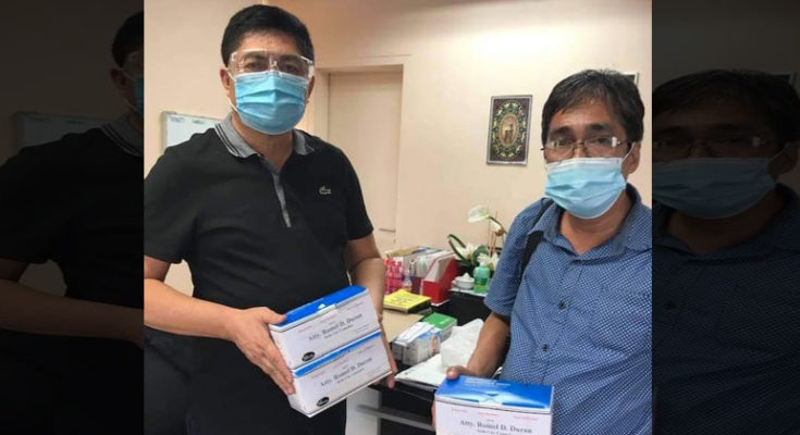 Iloilo City councilor Romel Duron (left) handing out boxes of face masks to Raymundo 'Boyet' Parcon, representing the drivers' associations in Iloilo City.