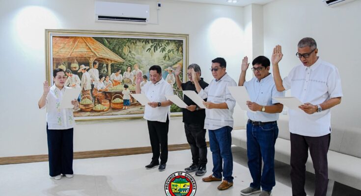 The governor (left) inducts (left to right) mayors Gando, Gumarin, Gajo, Galila, and Vilches.